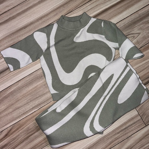 COPY - PRINCESS POLLY ADORA MATCHING SET SIZE S/M IN GREEN - Picture 2 of 2